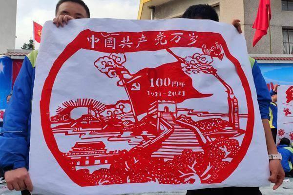 女子刚考科目一就驾车上路被查，交警：罚款2000元